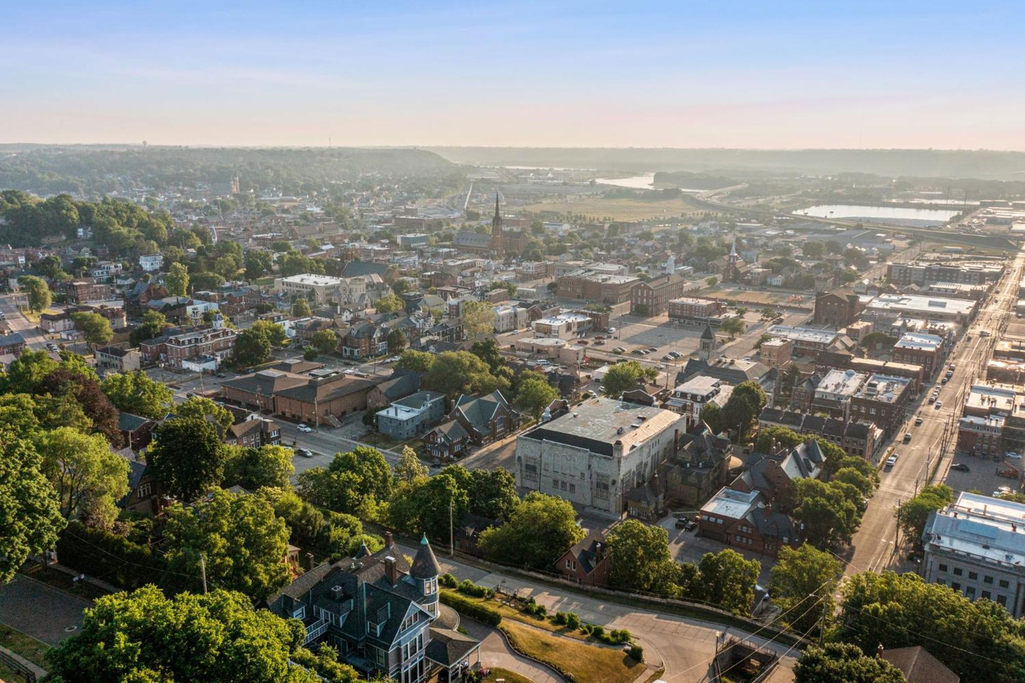 Dubuque'S Front Porch, Historic Charmer, Walk Downtown ภายนอก รูปภาพ